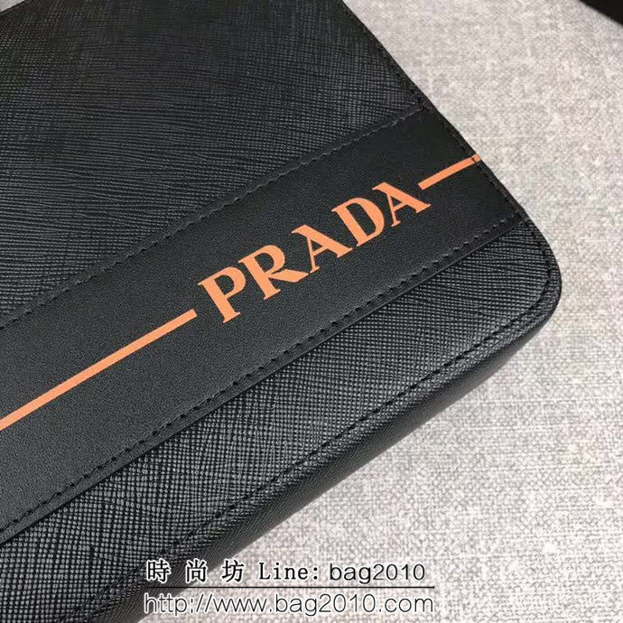 PRADA普拉達 專櫃同步 最新款式 頂級原單十字紋牛皮 男士手包 2VF017 DD1827